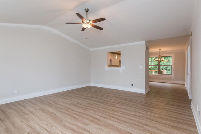 Building Photo - 1140 Orchard Dr