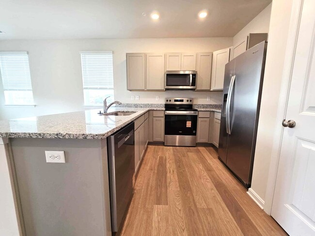 Building Photo - 1424 Sugarplum Ln