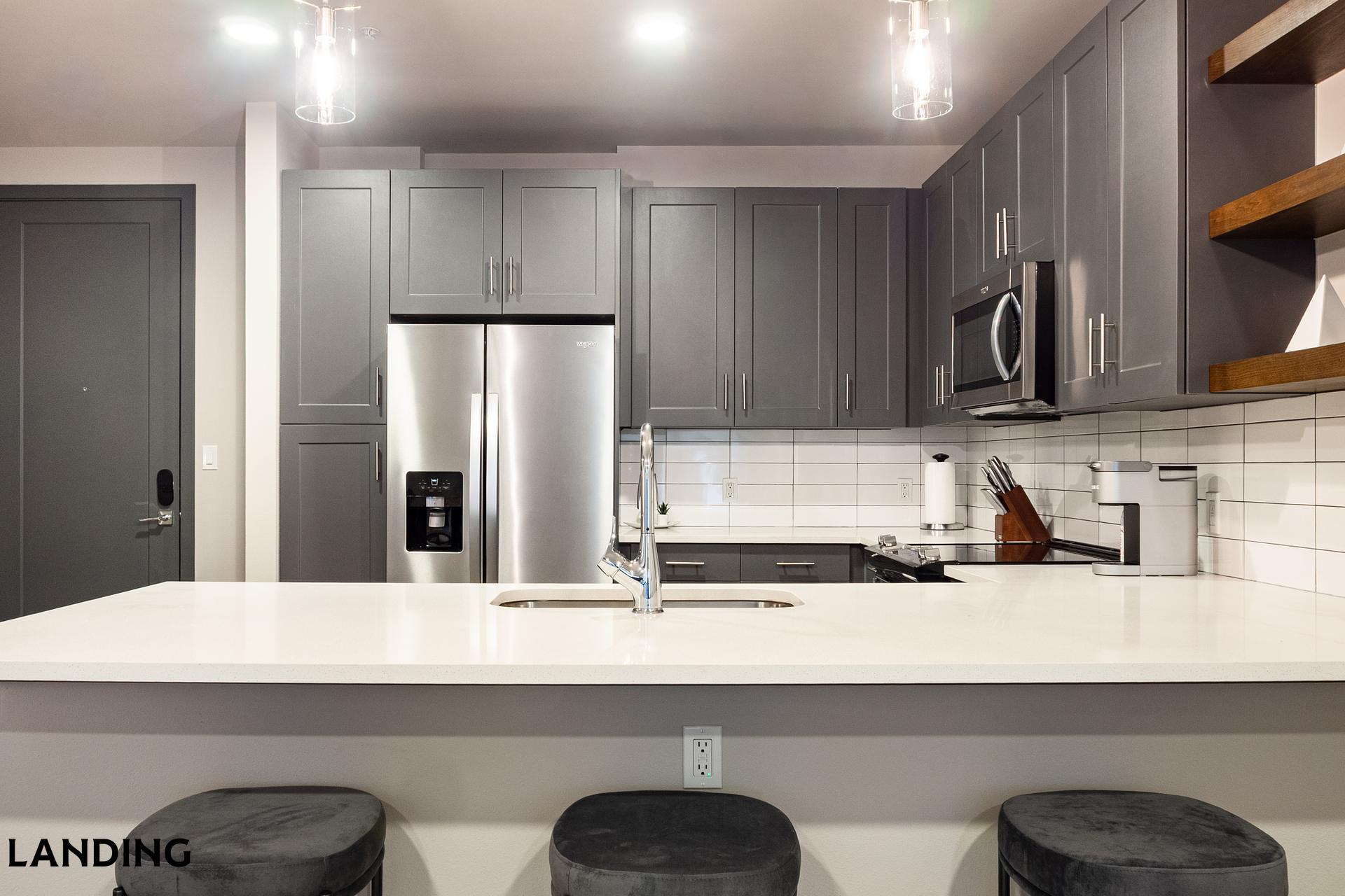 Building Photo - 415 E 2nd St S