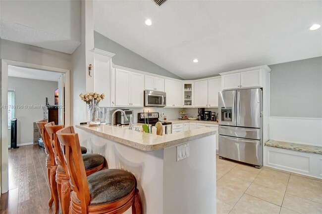 Building Photo - 303 E Riverbend Dr