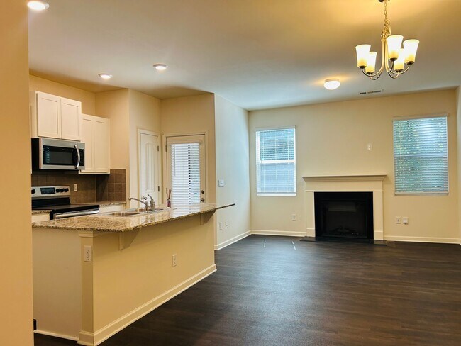 Building Photo - Wow 3 bedroom 2.5 bathroom townhome minute...