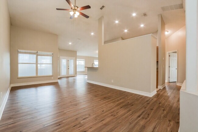 Building Photo - 2082 Petit Ct