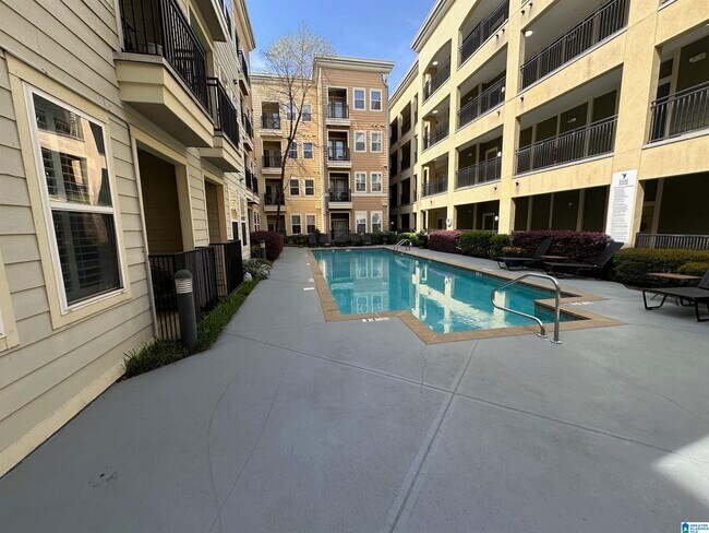 Building Photo - 2020 5th Ave S