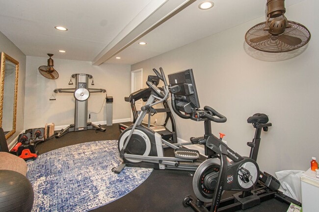 Building Photo - Spacious Home with Hot Tub, Fenced Yard an...