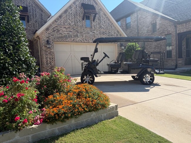 Building Photo - 1310 Sunflower Ave