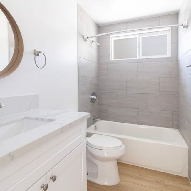 Interior Photo - Locke Apts.