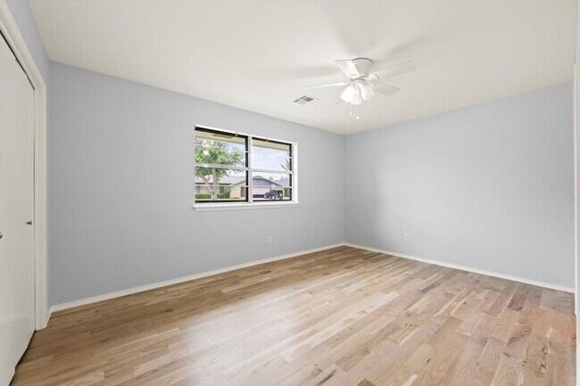 Building Photo - Modern Details and Interiors to a sought-a...
