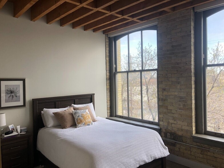 Interior Photo - Serif MKE