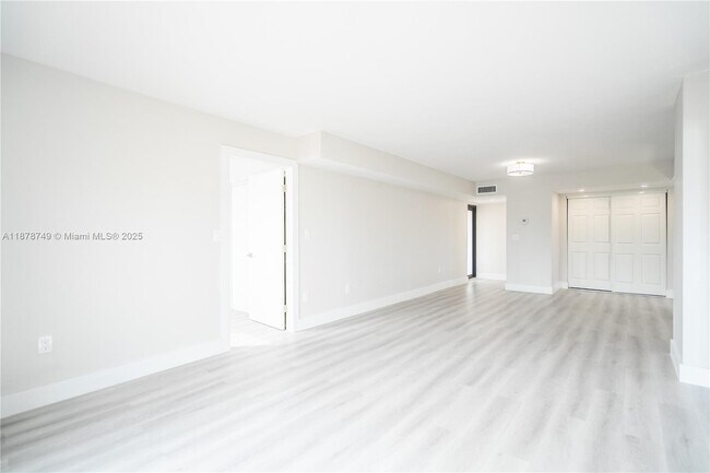 Building Photo - 6960 Rue Vendome