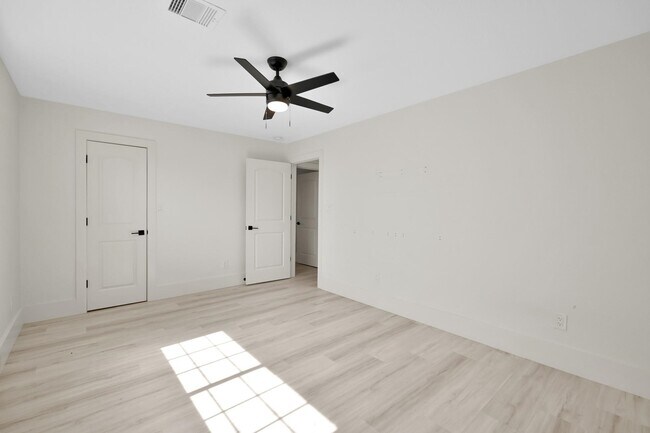 Building Photo - 6026 Willowbend Blvd