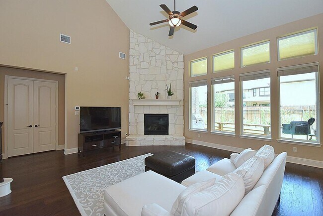 Building Photo - 18908 N Bee Cave Springs Cir