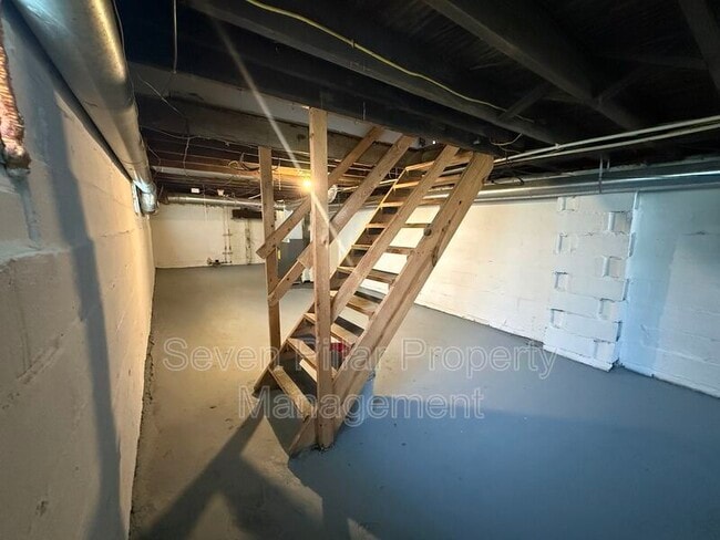 Building Photo - 1044 E 16th Ave