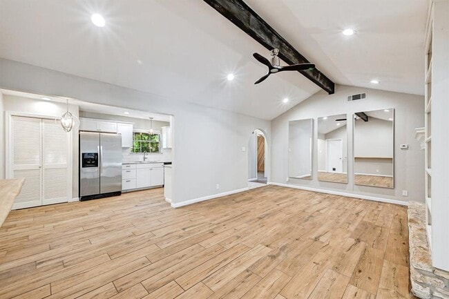 Building Photo - 9403 Longvale Dr