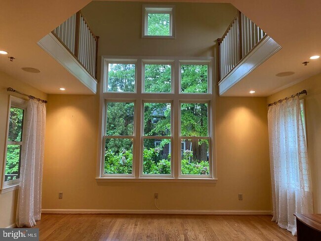 Primary Photo - 108 E Park Pl
