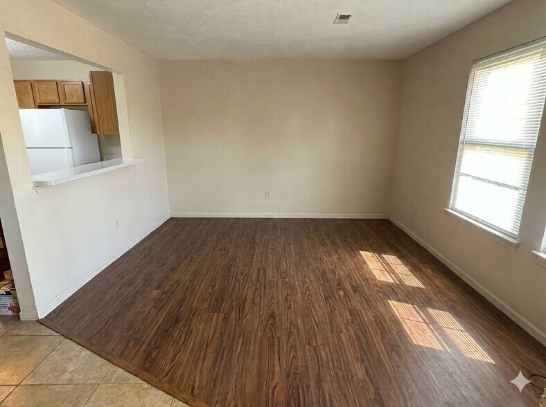 Building Photo - 1531 Whitehall Blvd