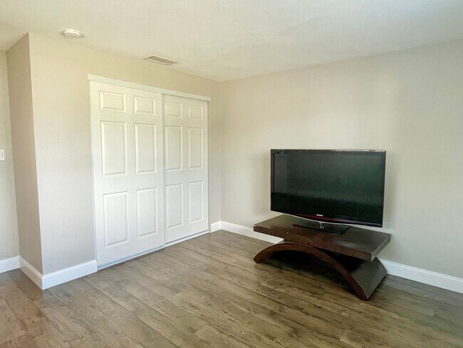 Building Photo - Newly Remodeled 3 Bedroom 2 Bathroom House...