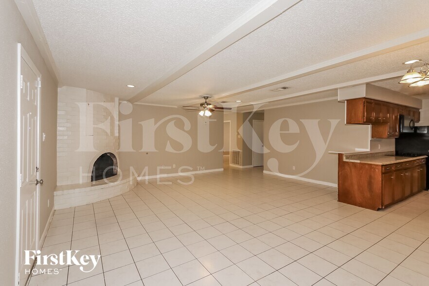 Building Photo - 2005 Tulsa St