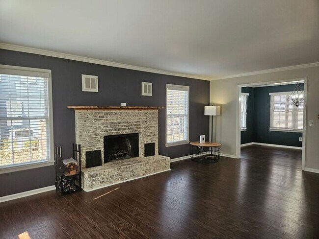 Building Photo - Gillcreek at Forest Lake