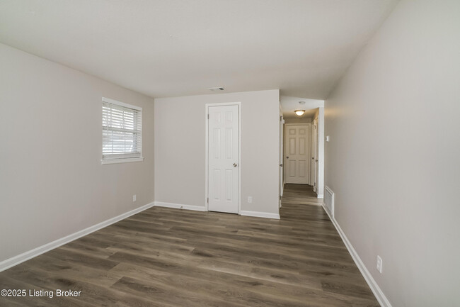 Building Photo - 5414 Robinwood Rd