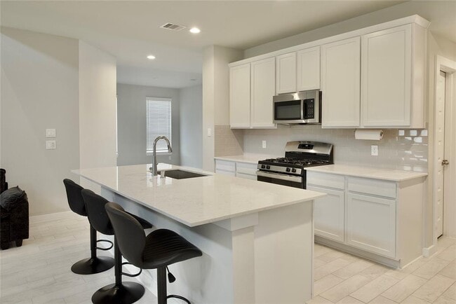 Building Photo - 3207 Tilley Dr