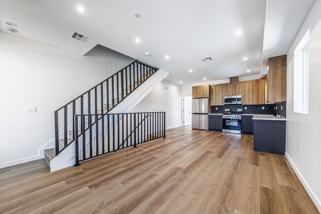 Primary Photo - 5508 Barton Ave