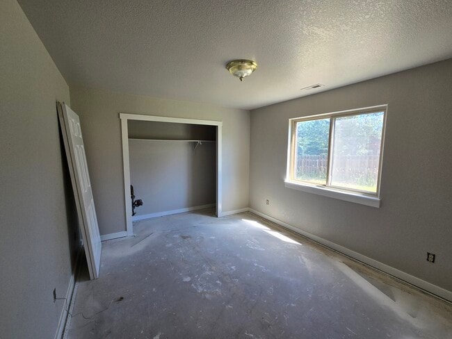 Building Photo - 1642 Columbine Village Dr