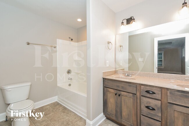 Building Photo - 450 Galvin Dr