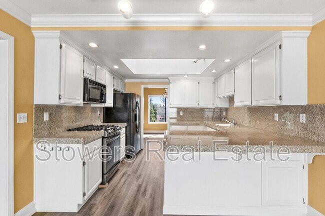 Building Photo - 1825 N Forest Hill Pl