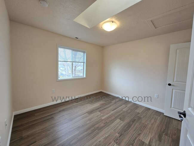 Building Photo - 3507 N Maple Grove Rd