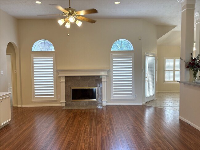 Building Photo - 3427 Lost Oak Dr