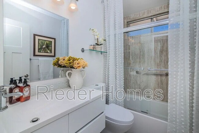 Building Photo - 4435 Summer Dr