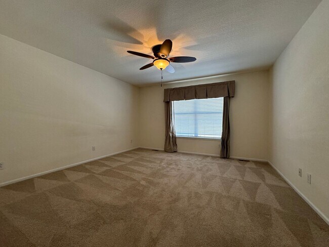 Building Photo - Wonderful Townhome in Harvest Park Southeast Ft. Collins