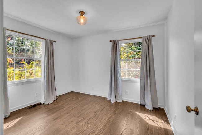 Building Photo - Stunning 3BR/2BA Home in the Highly Sought...