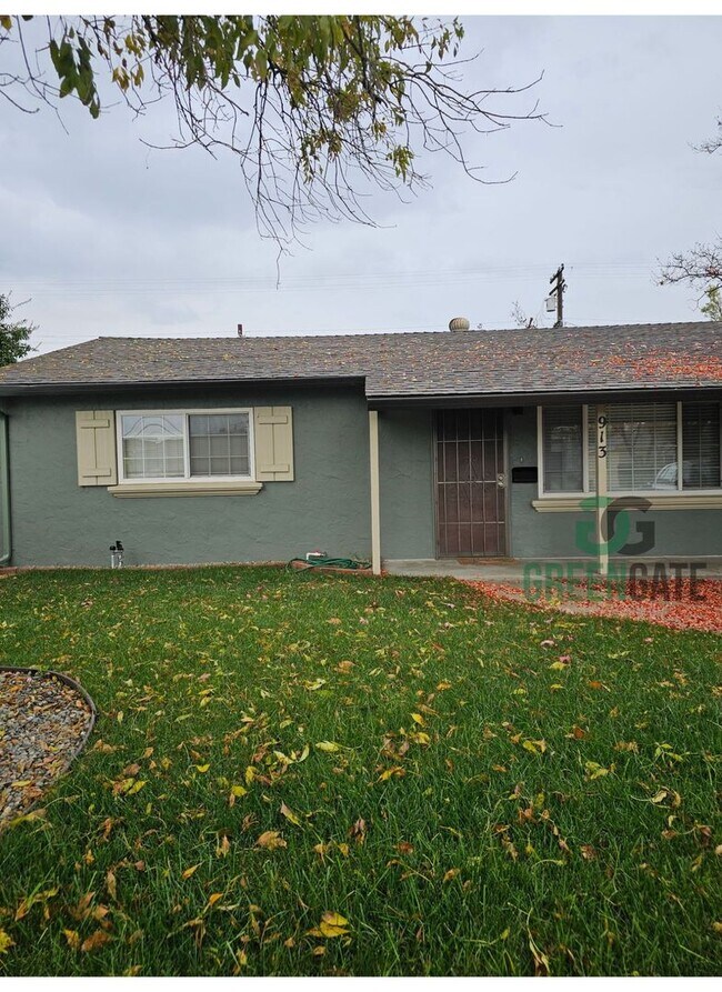Building Photo - 2 Bedroom 1 Bath Duplex Available NOW in M...