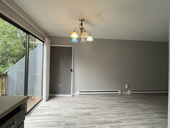 Building Photo - 4911 SW Beaverton Hillsdale Hwy