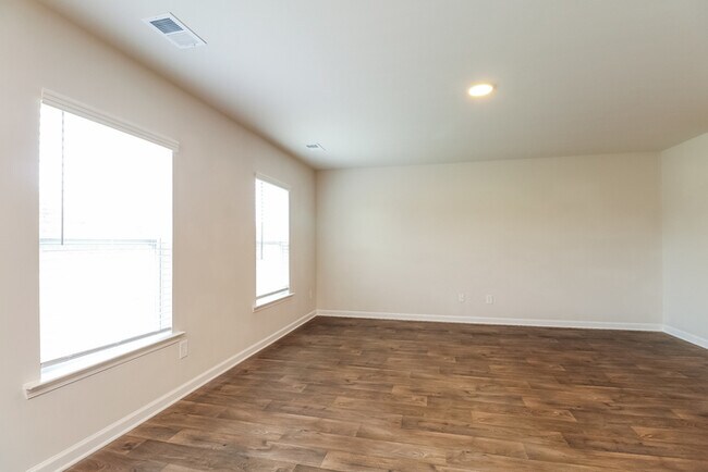 Building Photo - 118 Bent Holly Dr