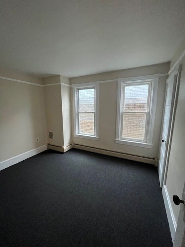 Building Photo - 3 bed 1 bath