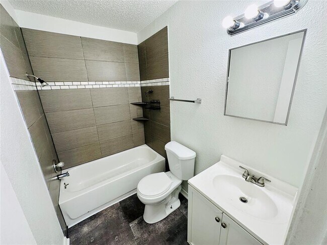 Building Photo - 1314 Southport Dr