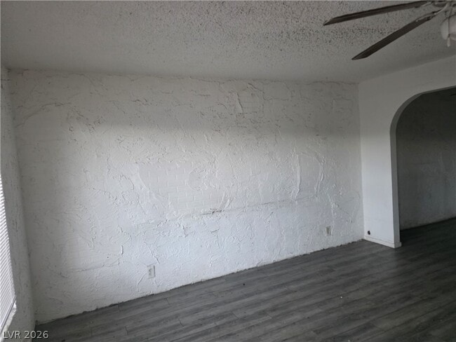 Building Photo - 595 S Royal Crest Cir