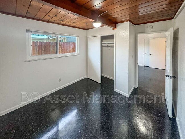 Building Photo - 1526 Visalia Ave