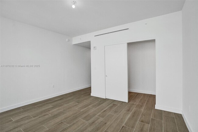 Building Photo - 900 N Ocean Blvd