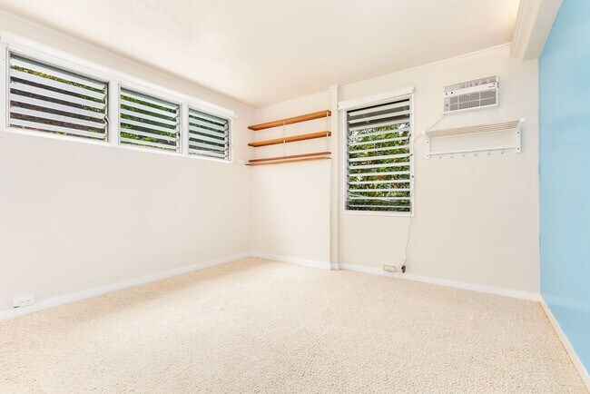 Building Photo - Charming 4-bedroom, 2-bathroom single-family home