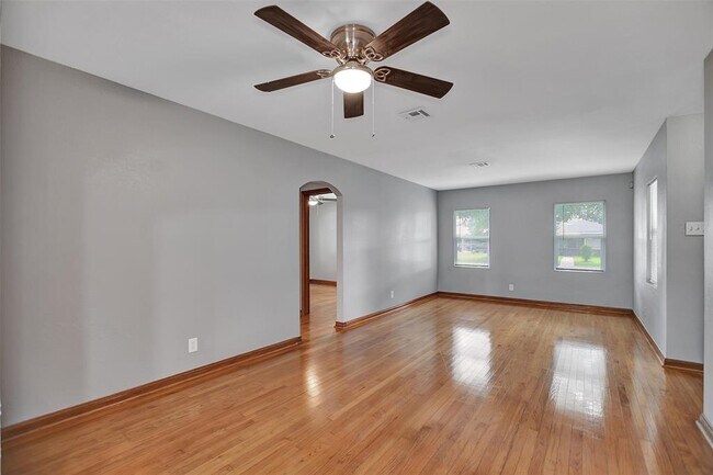 Building Photo - 6961 Peyton St