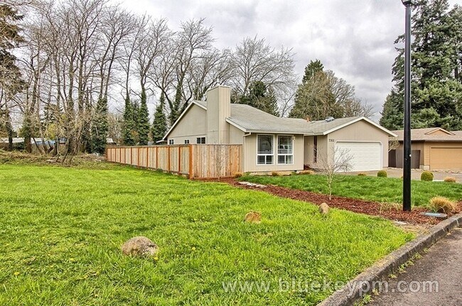 Building Photo - 3 Bed, 2 Bath home in Milwaukie
