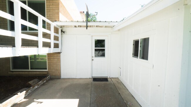 Building Photo - 5558 S Somerset Way