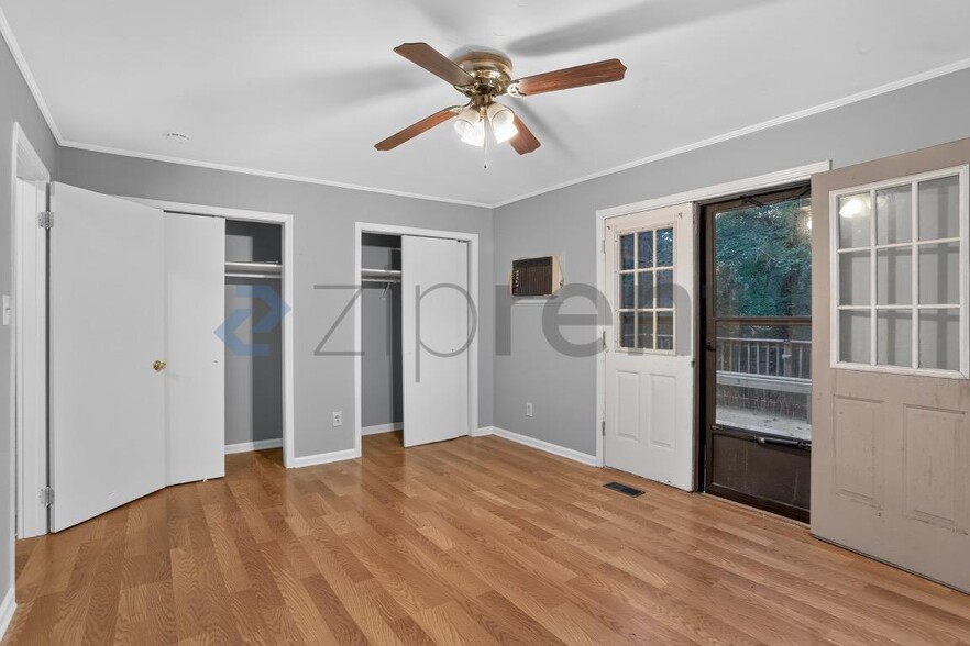 Building Photo - Unit