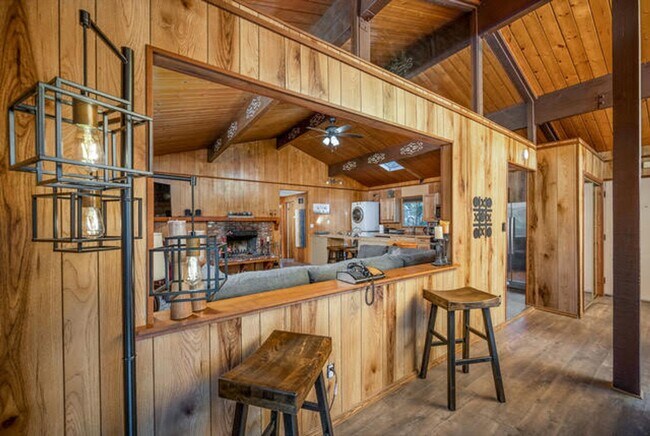 Building Photo - Beautiful Mountain Home