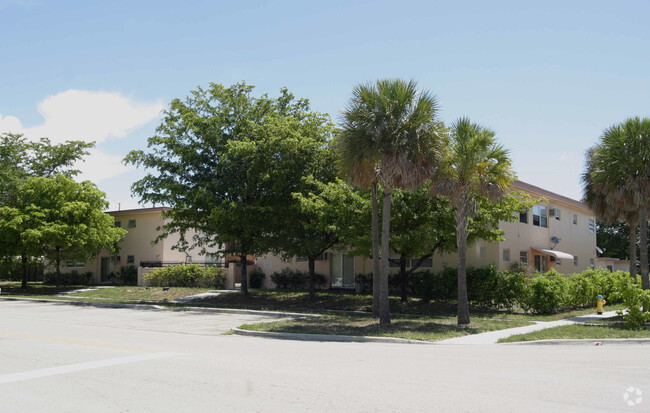 Building Photo - 2-Bedroom 1-Bedroom complex