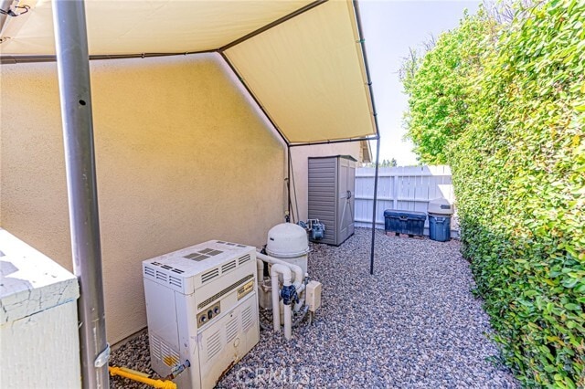 Building Photo - 670 S Oakhaven Ave