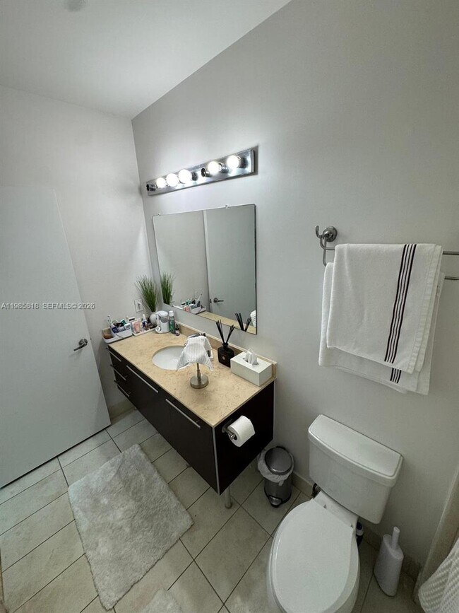 Building Photo - 1900 N Bayshore Dr